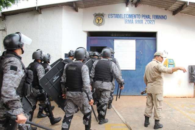 Detentas que deram in&iacute;cio &agrave; rebeli&atilde;o s&atilde;o transferidas de pres&iacute;dio