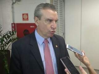 Deputado Paulo Corrêa falou com a imprensa ao deixar a reunião. (Foto: Leonardo Rocha)