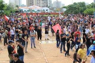 Professores fizeram protesto no dia 22 de março, na Praça do Rádio Clube (Foto/Arquivo: Marina Pacheco)