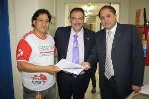 Sindicato entrega documentos a CPI do Calote e diz que d&iacute;vida chega a 500 mil