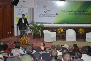 Presidente da Famasul, Eduardo Riedel, durante abertura do encontro (Foto: Bruno Chaves)