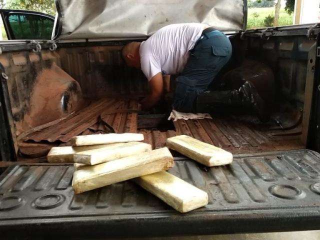 Homem &eacute; preso com maconha escondida em fundo falso de Amarok