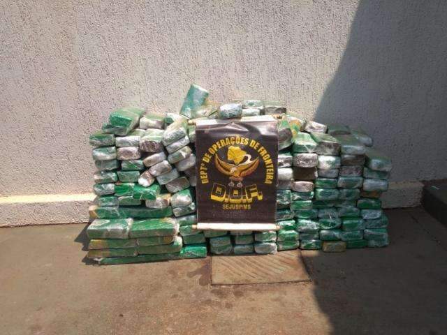 DOF encontra 130 quilos de maconha em fundo falso de carro que iria para SC