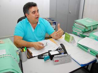 A favor de Carlos Antônio, também conta moção assinada pelos funcionários, que foi encaminhada ao ministro. (Foto: Simão Nogueira)