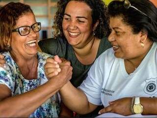 Francisca, Denise e Janete, professora e coordenadora do Barco das Letras. (Foto: Luciano Justiniano)
