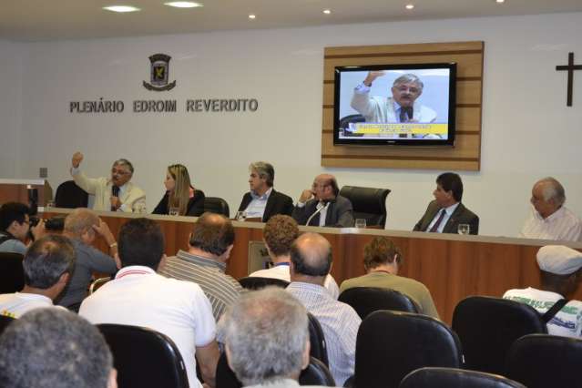 Sem secret&aacute;rios, audi&ecirc;ncia sobre Santa Casa tem d&iacute;vida como tema principal