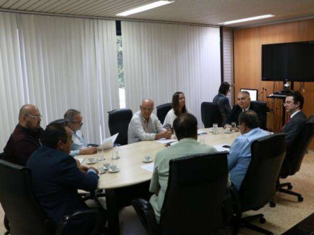 TJ re&uacute;ne com leiloeiros para acelerar esvaziamento de p&aacute;tios de delegacias