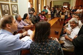 Alcides Bernal relatou a situação difícil que encontrou a prefeitura e pediu apoio ás lideranças indígenas (Foto: Gerson Walber