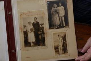 Fotos do casamento foram os primeiros retratos do pai no Brasil. (Foto: Kísie Ainoã)