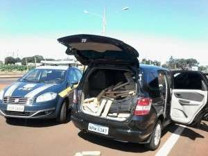 Policiais apreendem quase uma tonelada de droga que estava em ve&iacute;culo