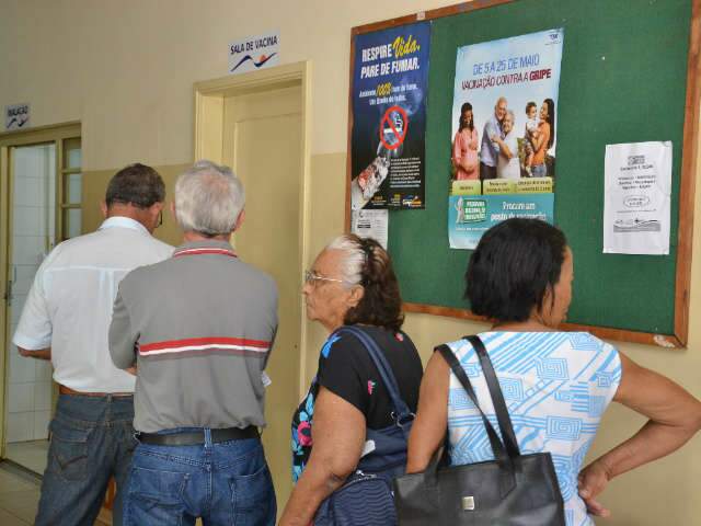  Vacina&ccedil;&atilde;o continua at&eacute; estoques acabarem e amplia grupo alvo