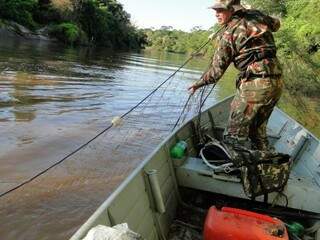 Policiais vão fiscalizar petrechos usados na pesca.
(Foto: Divulgação)