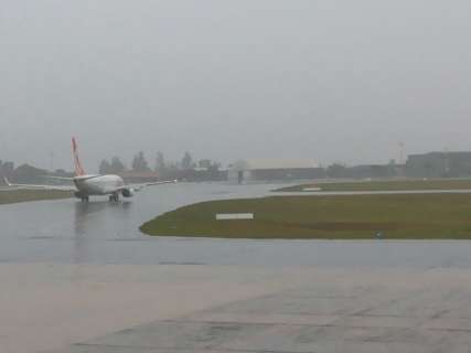 Aeroporto de Campo Grande tem dois voos atrasados em função de nevoeiro