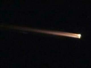 Leitor fotografou suposto meteoro próximo a hora do primeiro relato do &quot;clarão&quot; (Foto: Direto das Ruas)