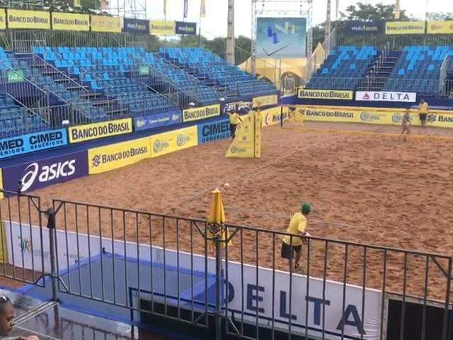 Mesmo com chuva, Open de V&ocirc;lei segue no Parque das Na&ccedil;&otilde;es