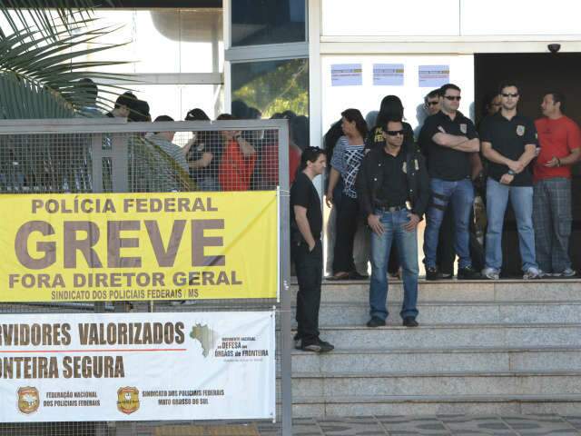  H&aacute; 51 dias em greve, policiais federais decidem manter bra&ccedil;os cruzados 