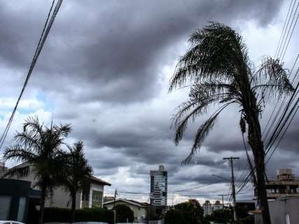 Chuva forte atinge a Capital e Inmet emite alerta de tempestade em MS