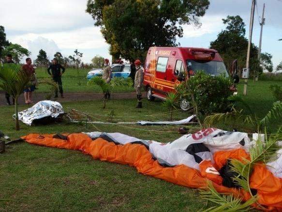Amigo diz que empres&aacute;rio treinava manobra quando derrubou paramotor