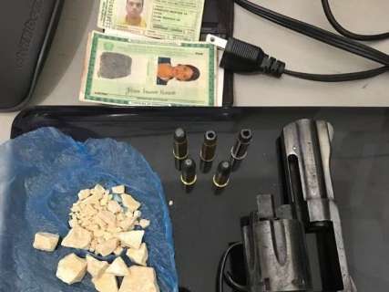Filho de vereador &eacute; preso em &ldquo;boca&rdquo; com arma de uso restrito