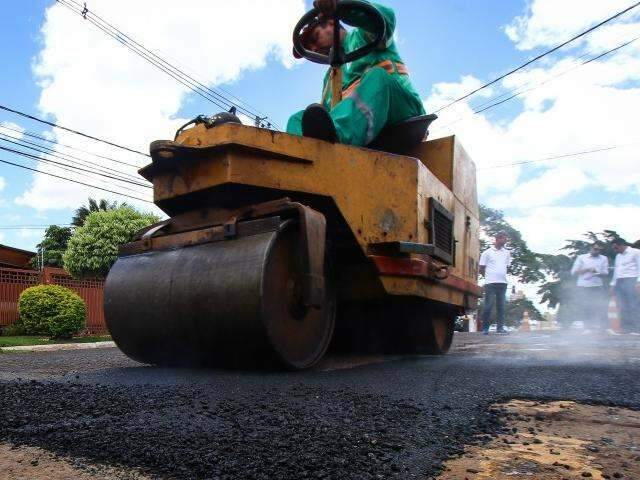 De 200 mil buracos espalhados pela Capital, 15 mil foram tapados em 2017