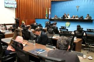 Deputados durante a última sessão plenária de 2017, na Assembleia (Foto: Divulgação/ALMS)