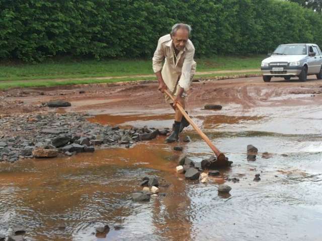Chuva faz ruas de bairros sem asfalto ficarem intransit&aacute;veis