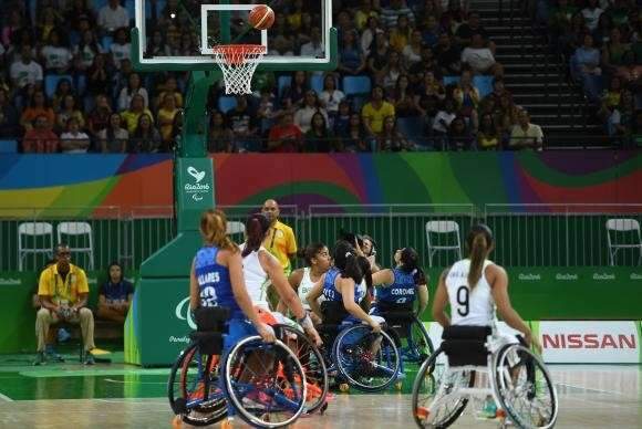 Sele&ccedil;&atilde;o feminina de basquete em cadeira de rodas ganha f&aacute;cil da Argentina