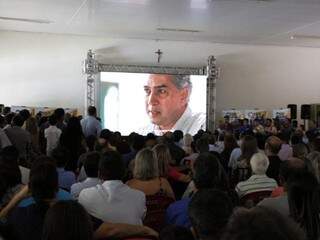 Vídeo sobre a história de Reinaldo Azambuja foi apresentado na abertura do encontro (Foto: Helio de Freitas)