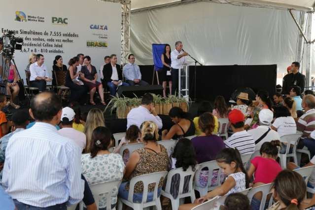 Governo e prefeitura prometem escola e &aacute;rea de lazer no Portal Caiob&aacute;