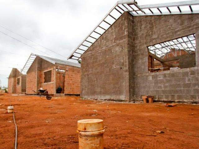 Sonho da casa pr&oacute;pria come&ccedil;a a virar realidade para fam&iacute;lias da aldeia urbana
