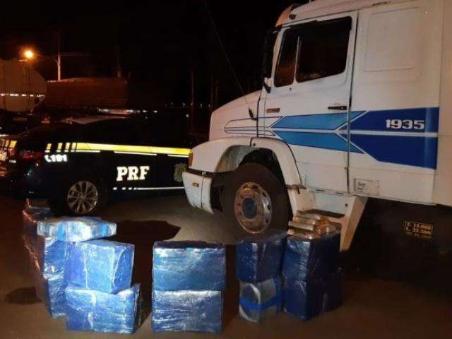 Traficante &eacute; preso com maconha e coca&iacute;na em cabine de caminh&atilde;o 