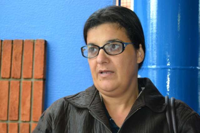 Chuva &quot;afasta&quot; m&atilde;es e protesto por Ceinf conta com vereadora e mais 4 pessoas