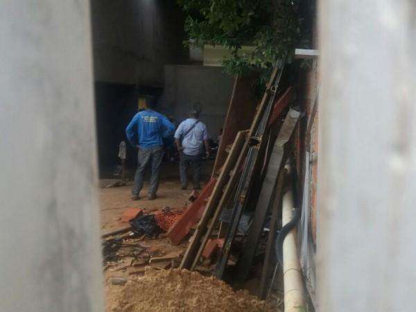 Oper&aacute;rio de obra morre e colega fica ferido ao despencarem de 11 metros