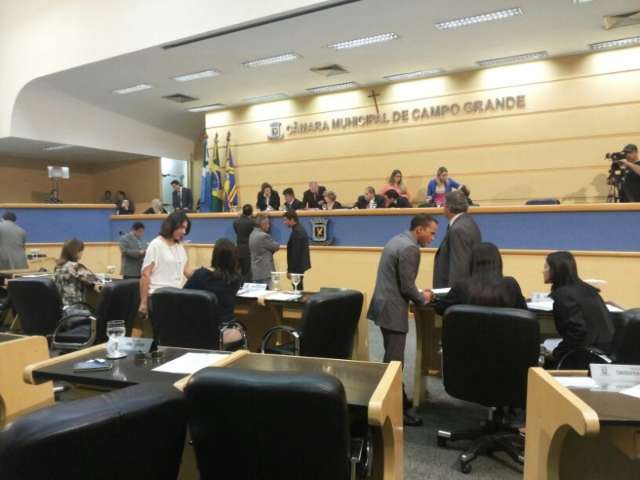 Suplementa&ccedil;&atilde;o de Olarte gera insatisfa&ccedil;&atilde;o por falta de tempo para an&aacute;lise