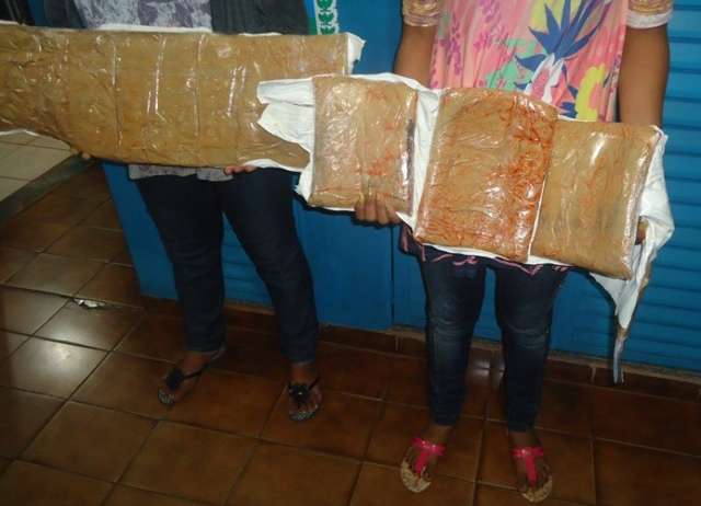 Traficantes s&atilde;o presas em t&aacute;xi na rodovia com 7 quilos de coca&iacute;na