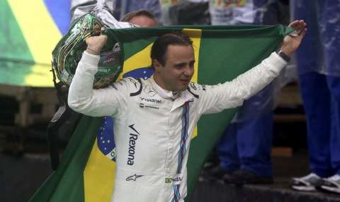 Hamilton vence GP do Brasil em dia de chuva e despedida de Felipe Massa