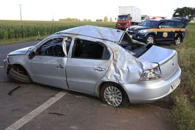 Capotagem de ve&iacute;culo mata crian&ccedil;a de 3 anos na BR-163