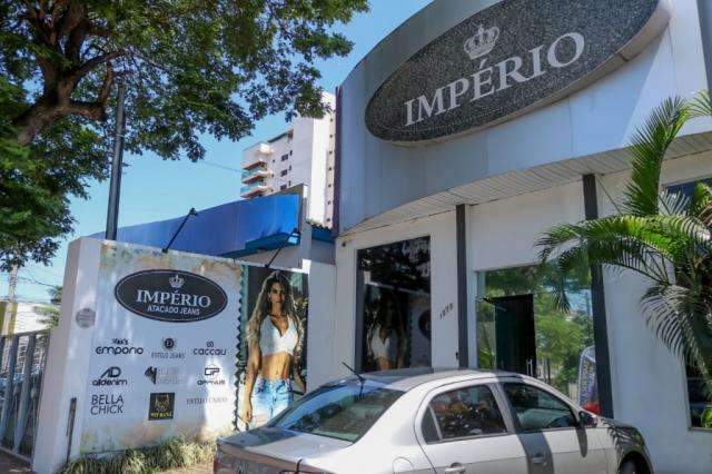 Império Atacado Jeans renova estoque de fim de ano com calças por R$ 39,90