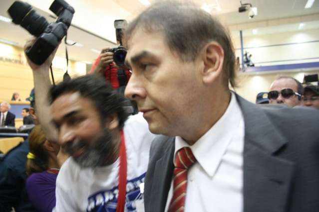 Bernal se mobiliza em Bras&iacute;lia e diz que volta ao poder semana que vem
