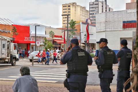 Na corrida pelo presente de Natal, s&aacute;bado &eacute; de lojas e sacolas cheias