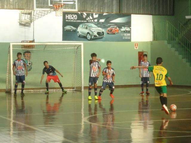 Equipes entram em quadra pela Copa Pelezinho de olho em vaga na final