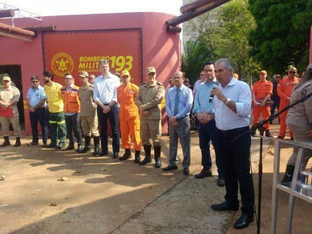 Governador garante pagamento de 13&deg; sal&aacute;rio em dezembro
