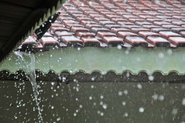 Chuva de 20 minutos na Capital deixa Rio Anhandu&iacute; com n&iacute;vel de 1,80 metro