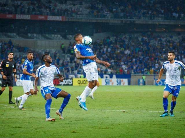 Ava&iacute; e Cruzeiro n&atilde;o empolgam e placar no Mineir&atilde;o n&atilde;o sai do 0 a 0 