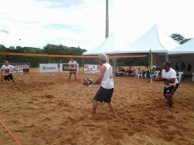 Liga abre temporada de beach tennis amanh&atilde; no R&aacute;dio Clube