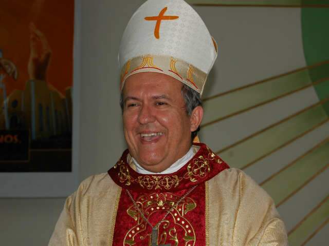  Em primeira missa, Dom Dimas diz se sentir em casa e pede uni&atilde;o e paz