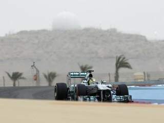 Nico Rosberg surpreendeu neste sábado e sairá na frente no GP do Bahrein (Foto: Reuters)
