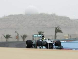 Nico Rosberg surpreendeu neste sábado e sairá na frente no GP do Bahrein (Foto: Reuters)