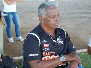 Lima, ex-jogador do Santos na era de Pelé, é um dos olheiros do Santos.