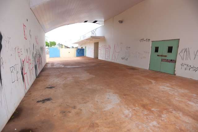 Com sa&uacute;de em crise, obras de UPAs param e s&atilde;o tomadas por pichadores